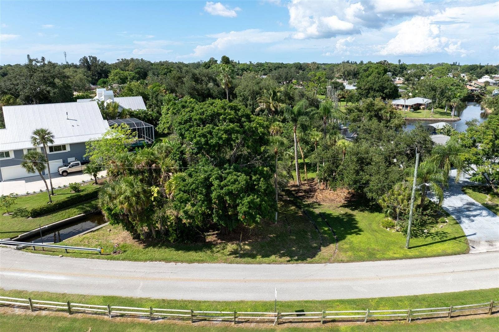 423 MAGELLAN DRIVE, Sarasota, FL 34243
