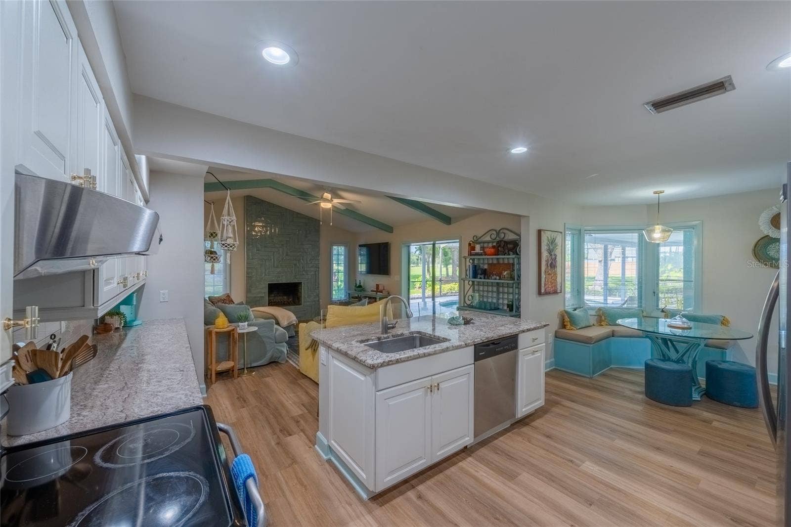 5005 CANTERBURY DRIVE, Sarasota, FL 34243 Kitchen