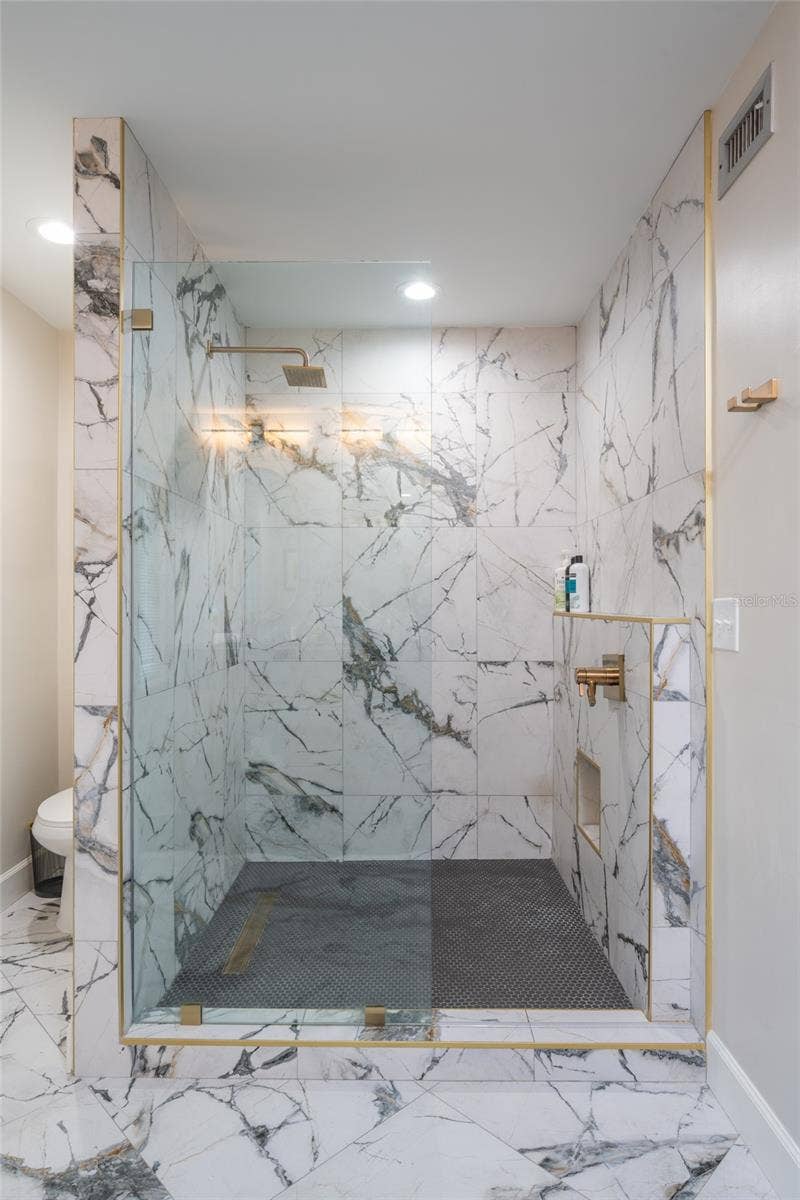 5005 CANTERBURY DRIVE, Sarasota, FL 34243 Primary Bathroom