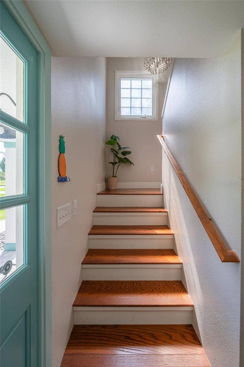 5005 CANTERBURY DRIVE, Sarasota, FL 34243 5005 CANTERBURY DRIVE, Sarasota, FL 34243