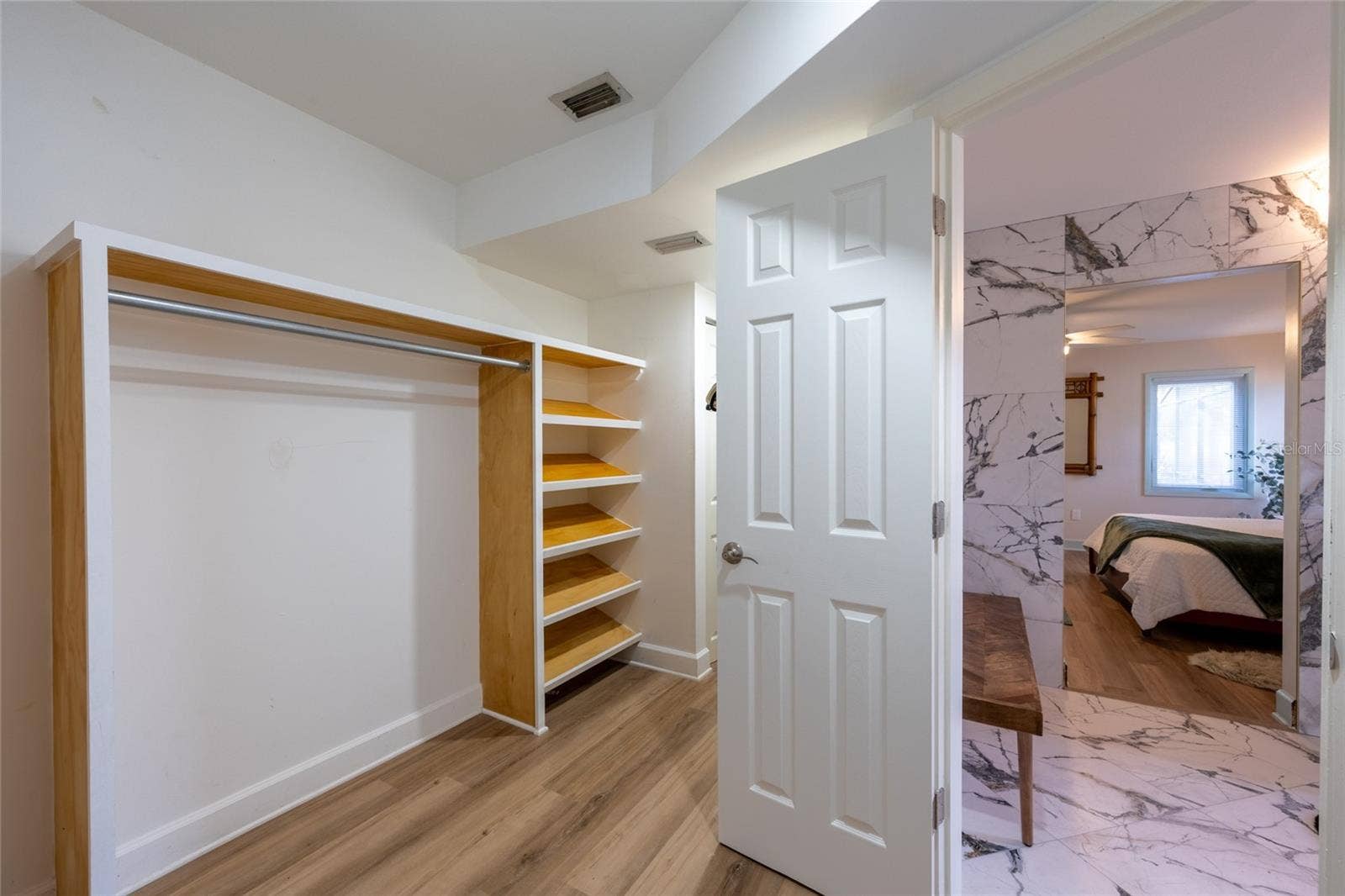 5005 CANTERBURY DRIVE, Sarasota, FL 34243 Primary Closet