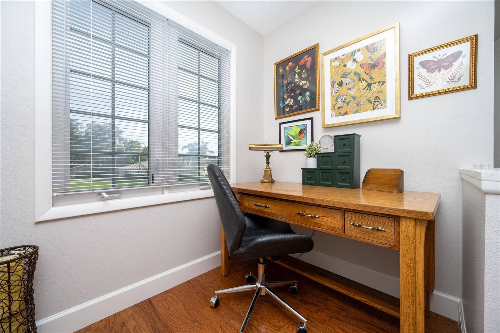 5005 CANTERBURY DRIVE, Sarasota, FL 34243 Upstairs Office/ Desk