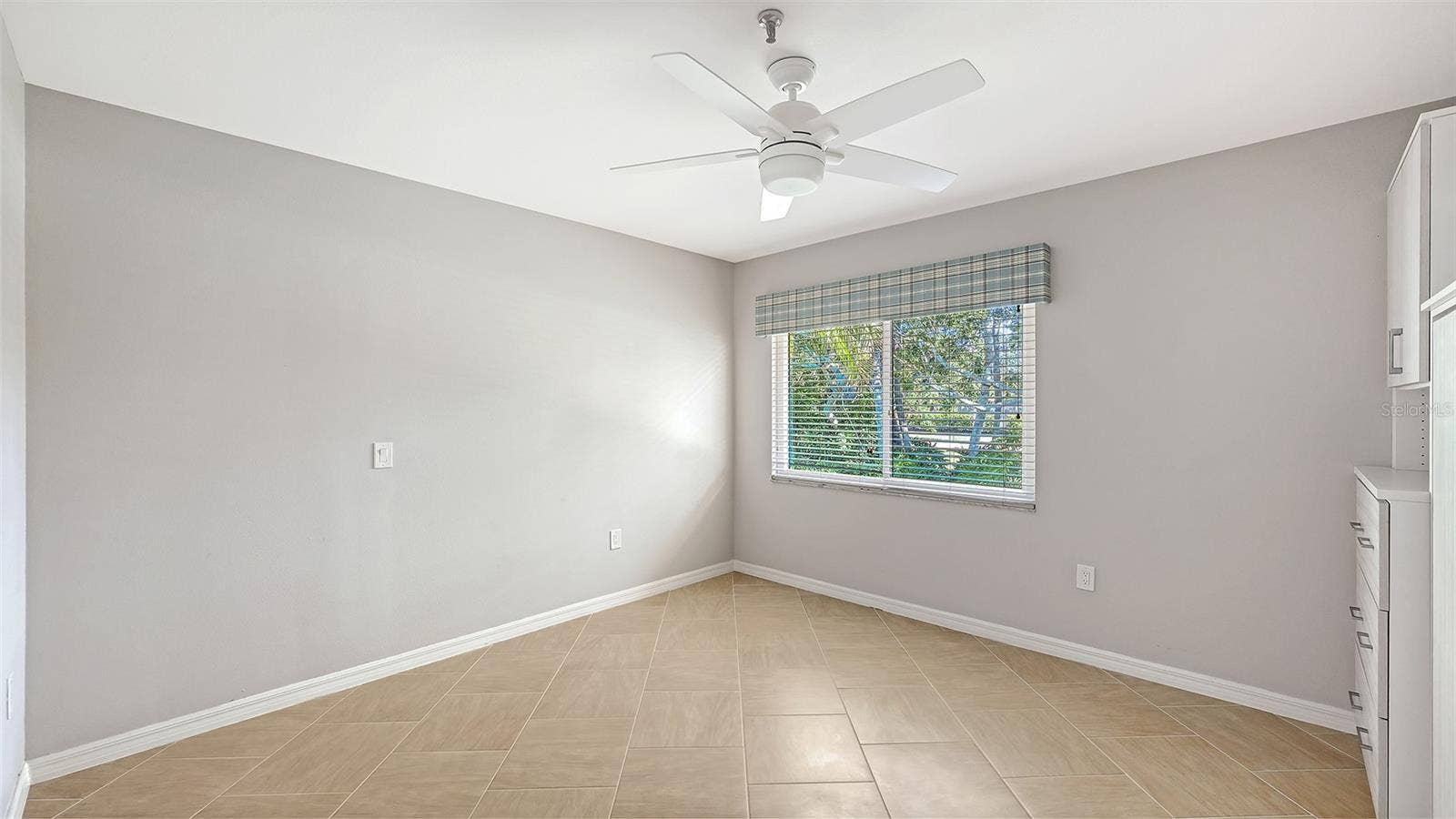 2245 HARBOURSIDE DRIVE, #101, Longboat Key, FL 34228 Guest Bedroom