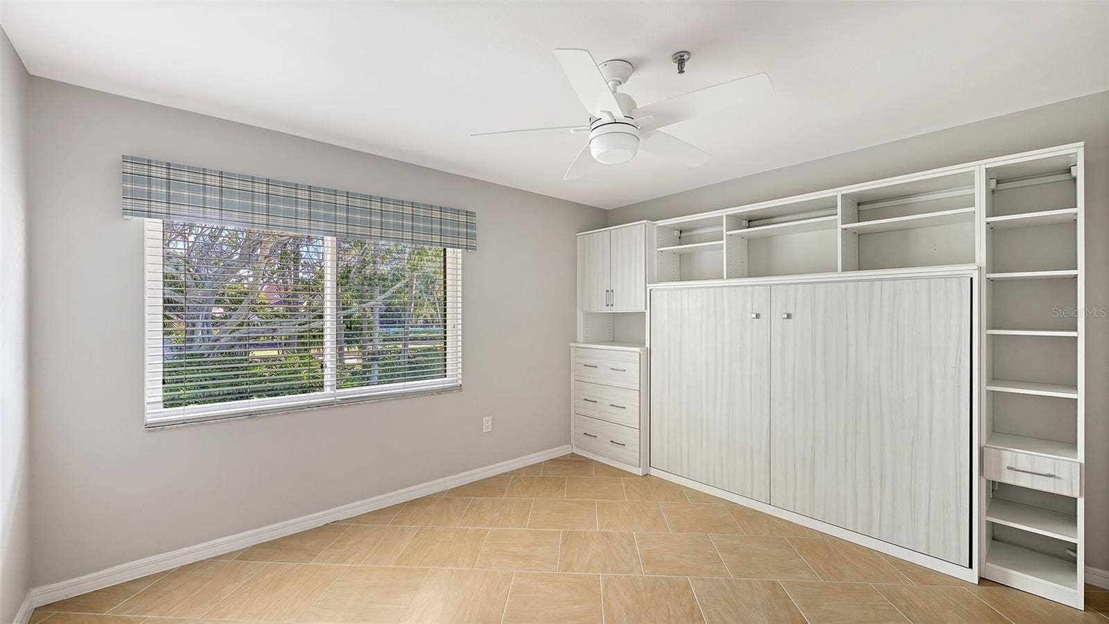 2245 HARBOURSIDE DRIVE, #101, Longboat Key, FL 34228 Custom built-ins