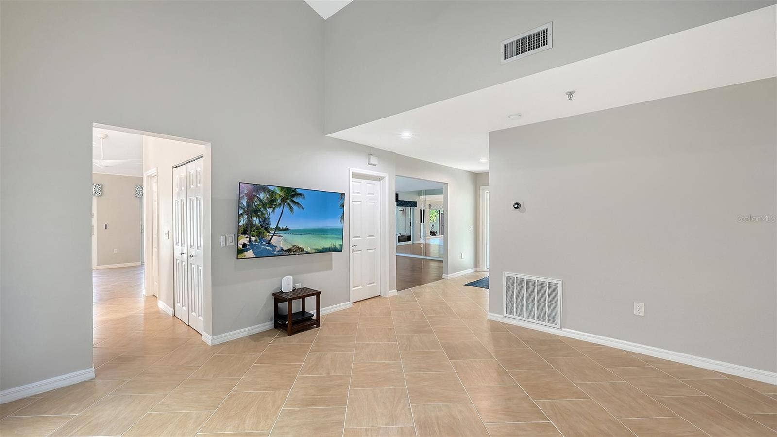 2245 HARBOURSIDE DRIVE, #101, Longboat Key, FL 34228 Family Room