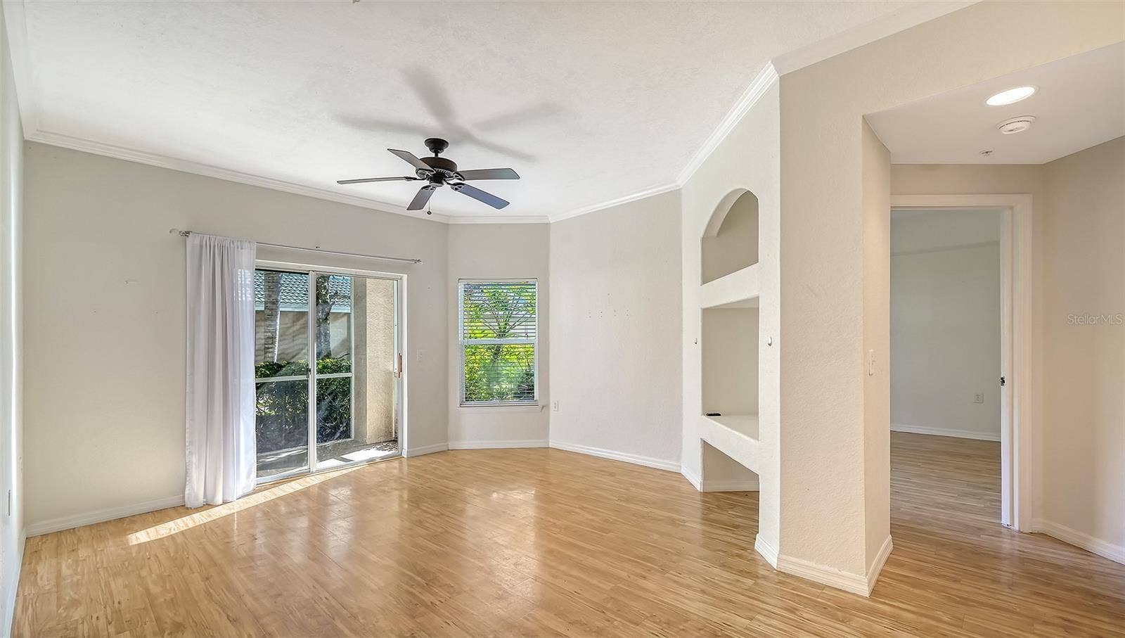 5168 NORTHRIDGE ROAD, #103, Sarasota, FL 34238 LIVING ROOM