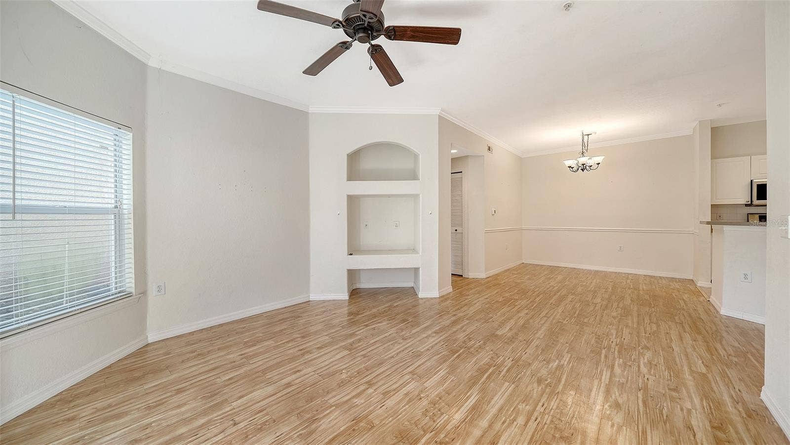 5168 NORTHRIDGE ROAD, #103, Sarasota, FL 34238 LIVING ROOM