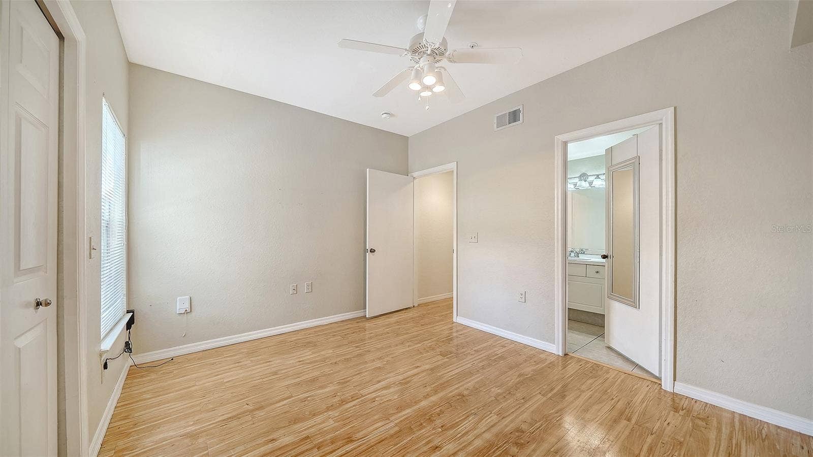 5168 NORTHRIDGE ROAD, #103, Sarasota, FL 34238 GUEST BEDROOM WITH ACCESS TO SECOND BATHROOM