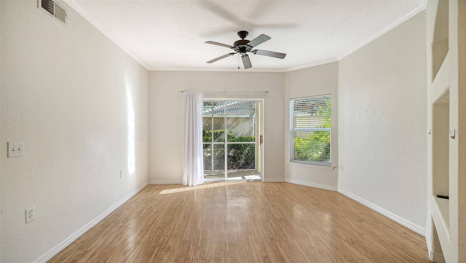 5168 NORTHRIDGE ROAD, #103, Sarasota, FL 34238 LIVING ROOM
