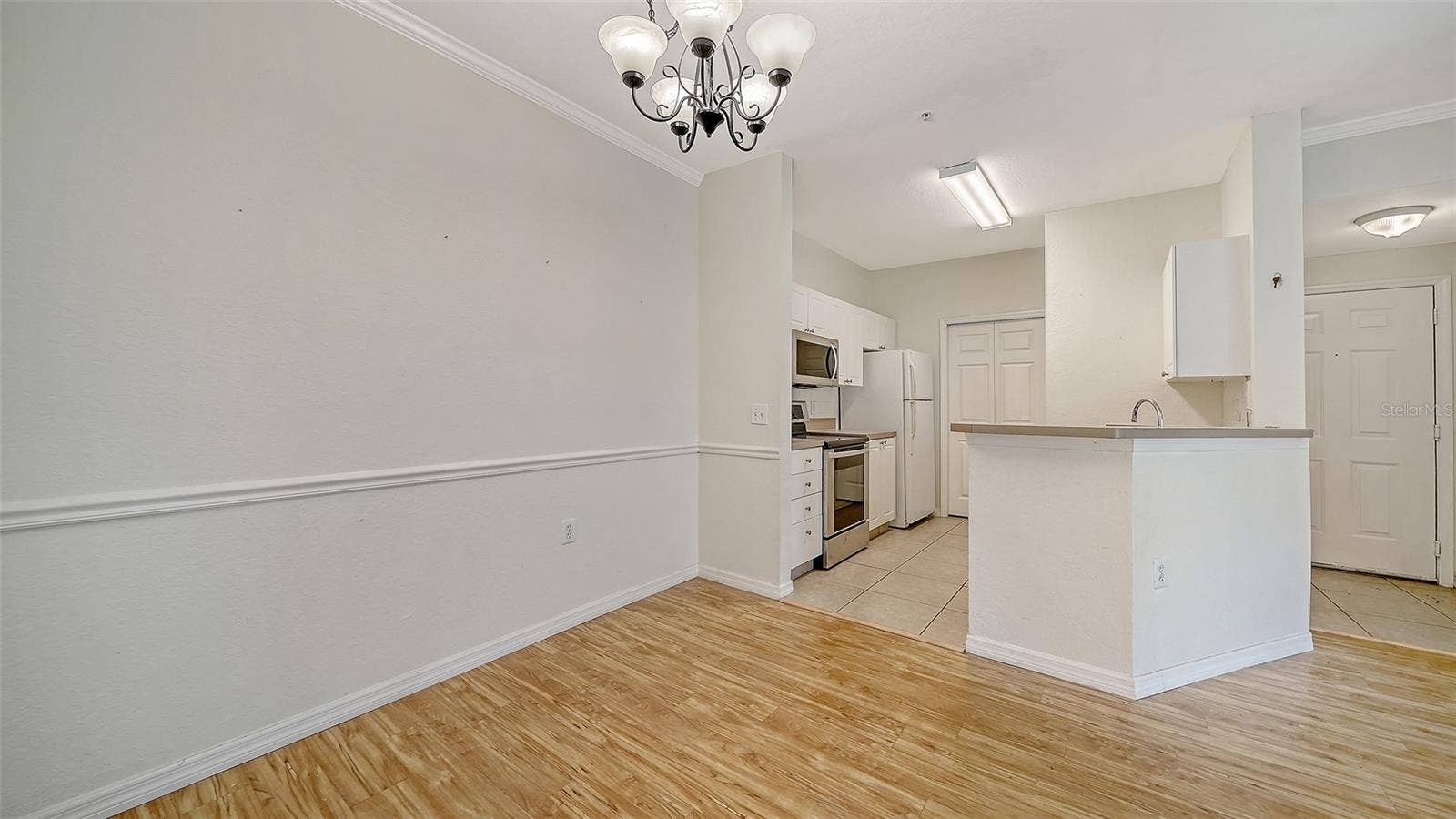 5168 NORTHRIDGE ROAD, #103, Sarasota, FL 34238 BREAKFAST BAR