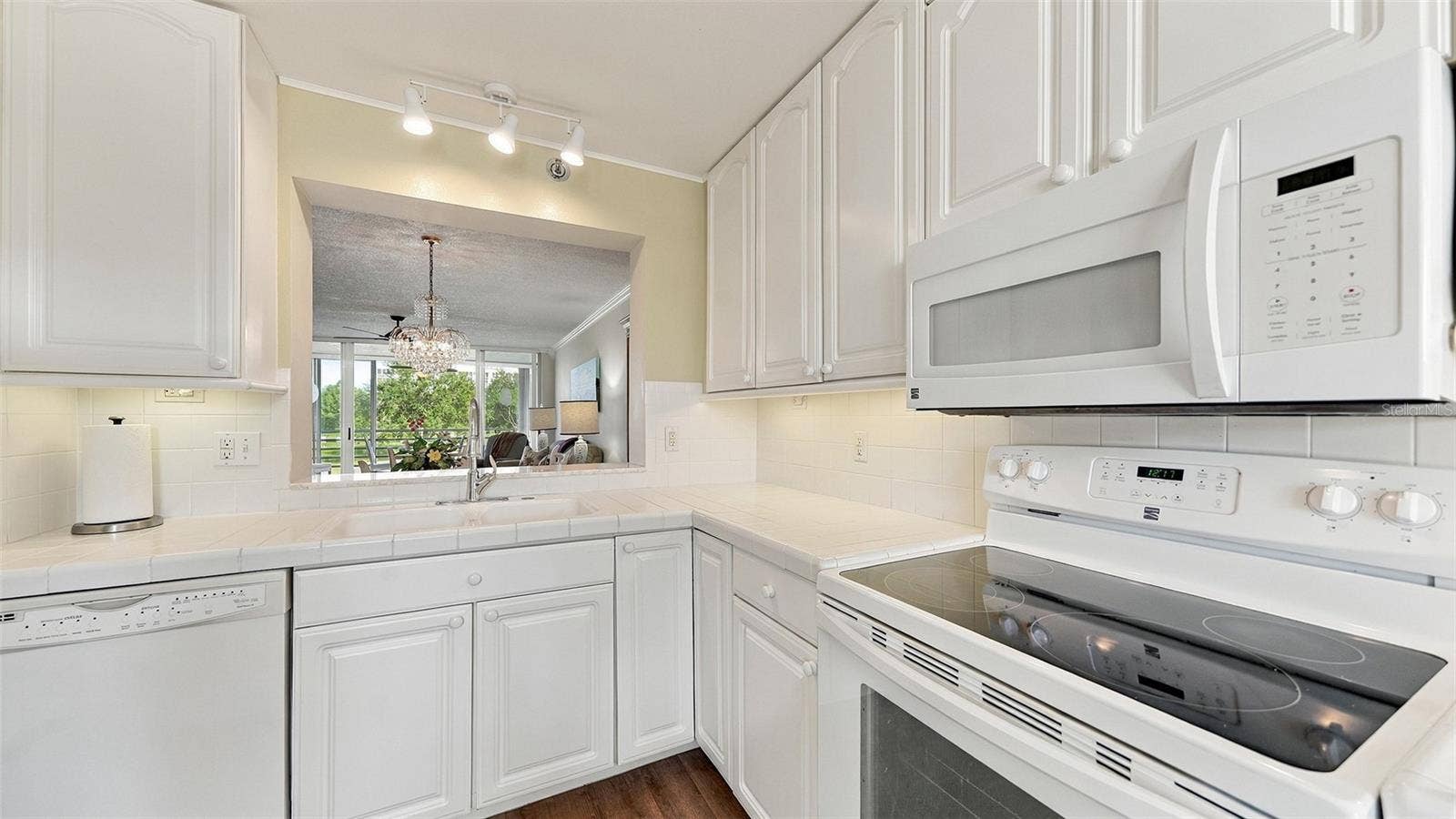 4550 PINEBROOK CIRCLE, #203, Bradenton, FL 34209 Kitchen