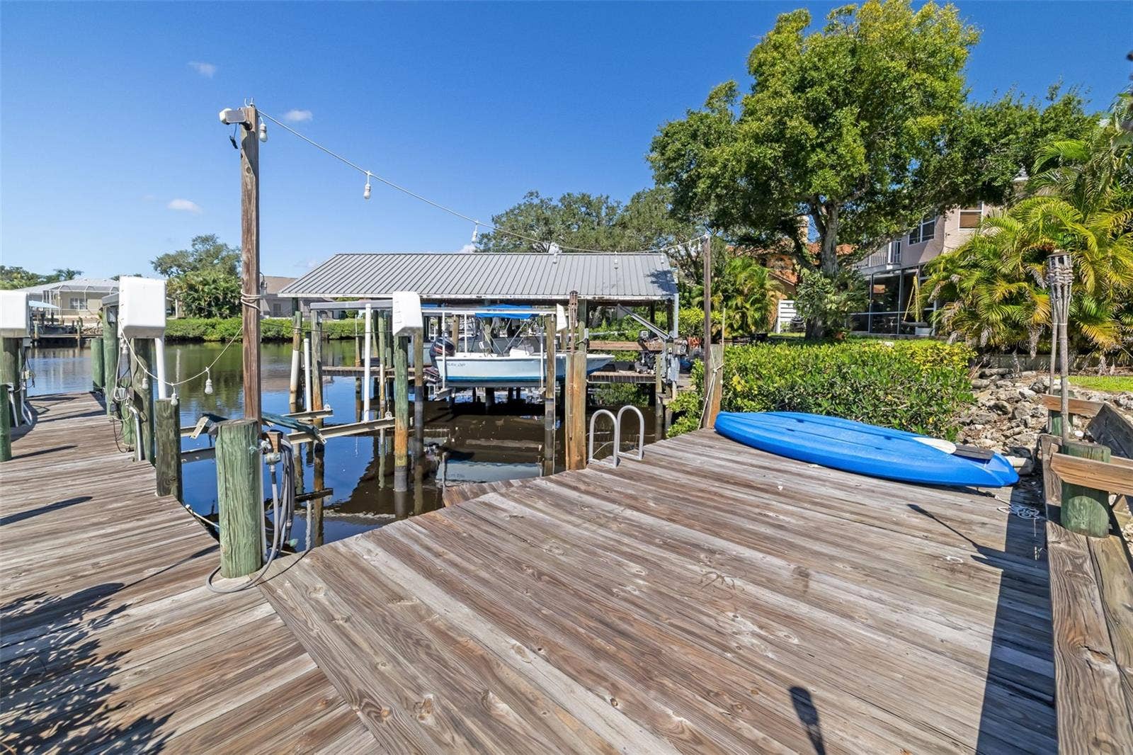 124 41ST CIRCLE E, Bradenton, FL 34208 Stairs down to water/floating dock