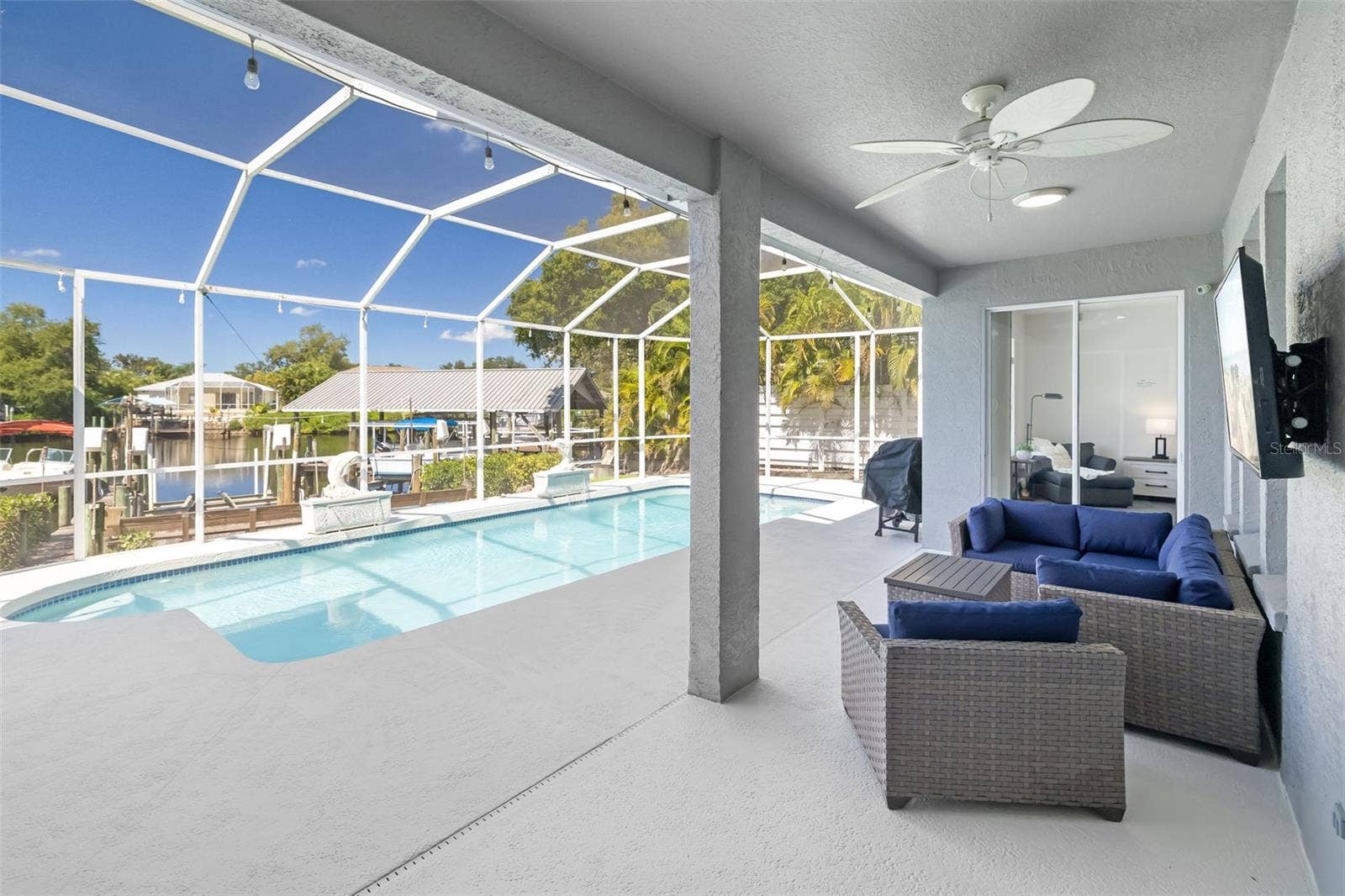 124 41ST CIRCLE E, Bradenton, FL 34208 124 41ST CIRCLE E, Bradenton, FL 34208
