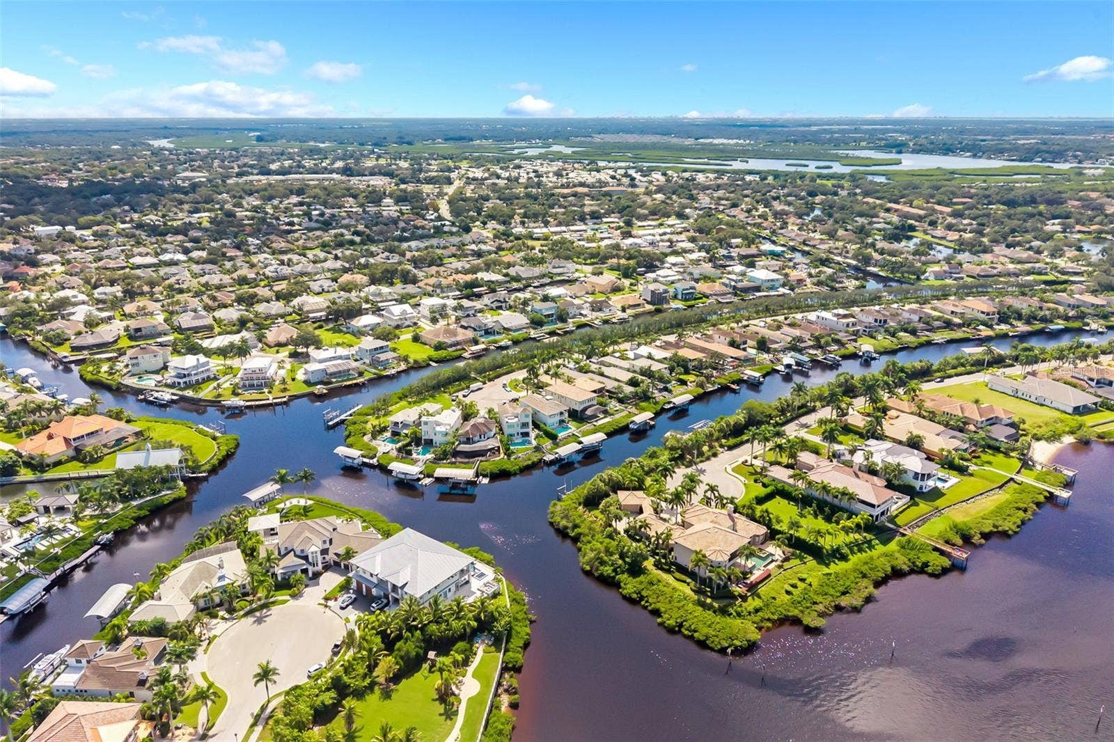124 41ST CIRCLE E, Bradenton, FL 34208 Entrance from Manatee River ~ 2nd canal on the right, then 1st canal on your left to end of canal Culdesac
