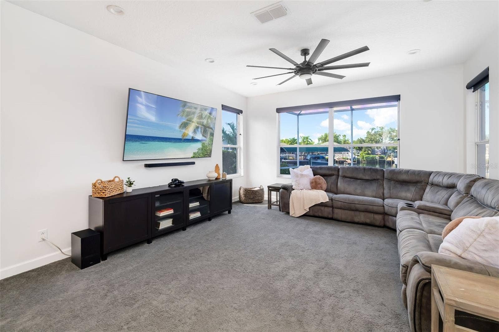 124 41ST CIRCLE E, Bradenton, FL 34208 Living Room