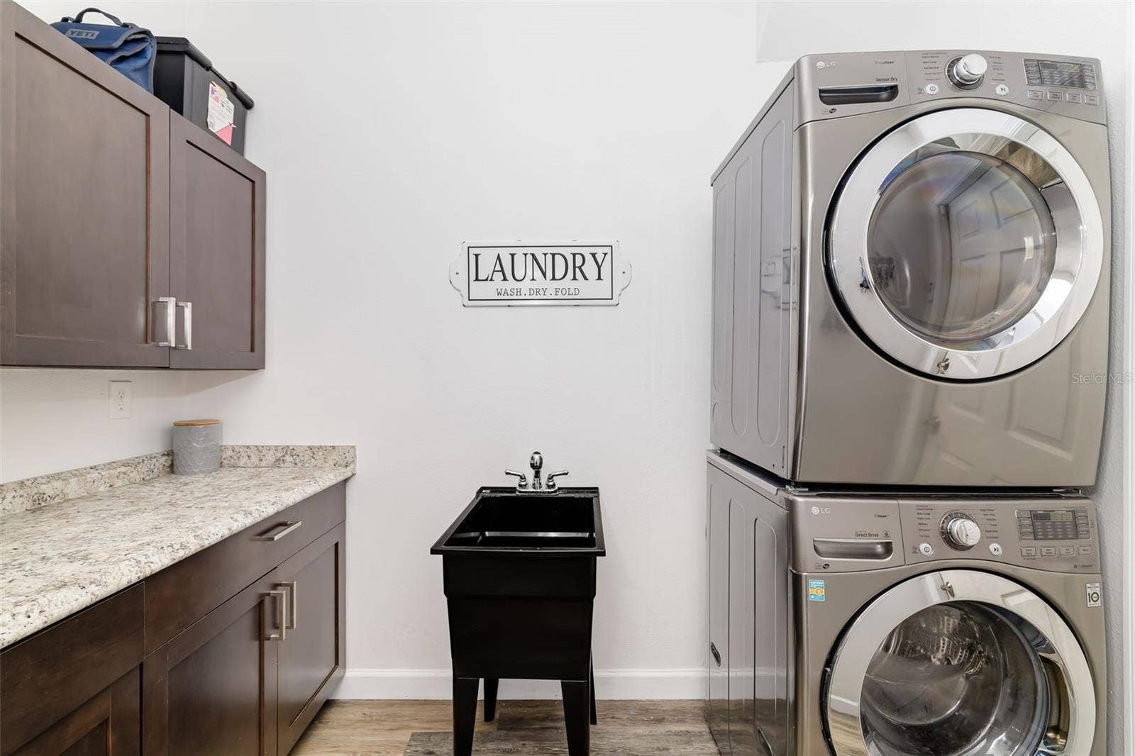 124 41ST CIRCLE E, Bradenton, FL 34208 Laundry/Butlers Pantry off kitchen
