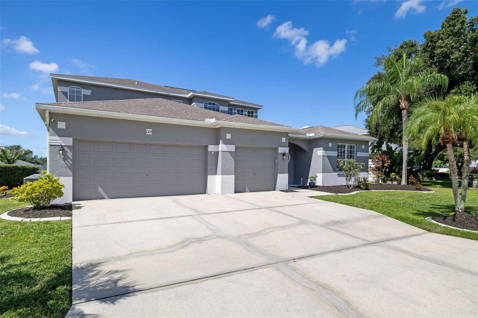 124 41ST CIRCLE E, Bradenton, FL 34208 124 41ST CIRCLE E, Bradenton, FL 34208