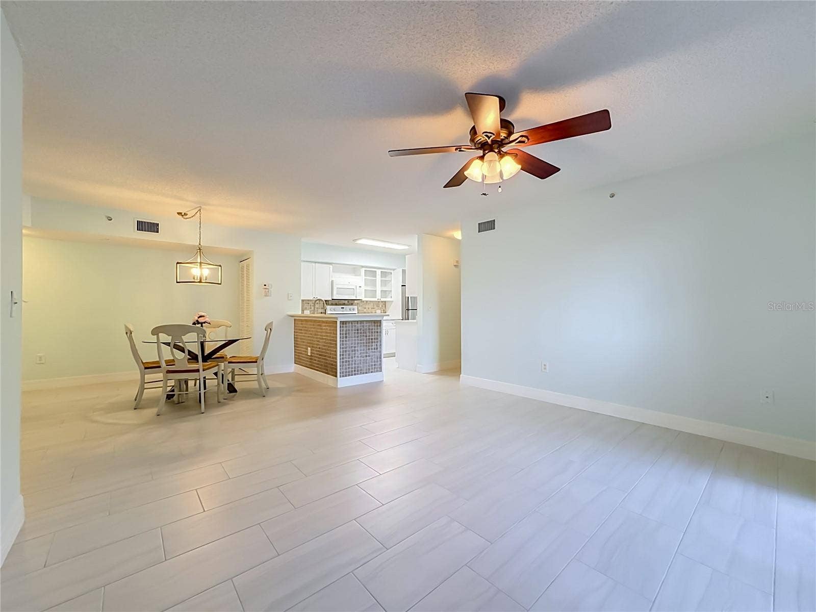 8880 COLONNADES COURT W, #413, Bonita Springs, FL 34135 Dining/Great Room