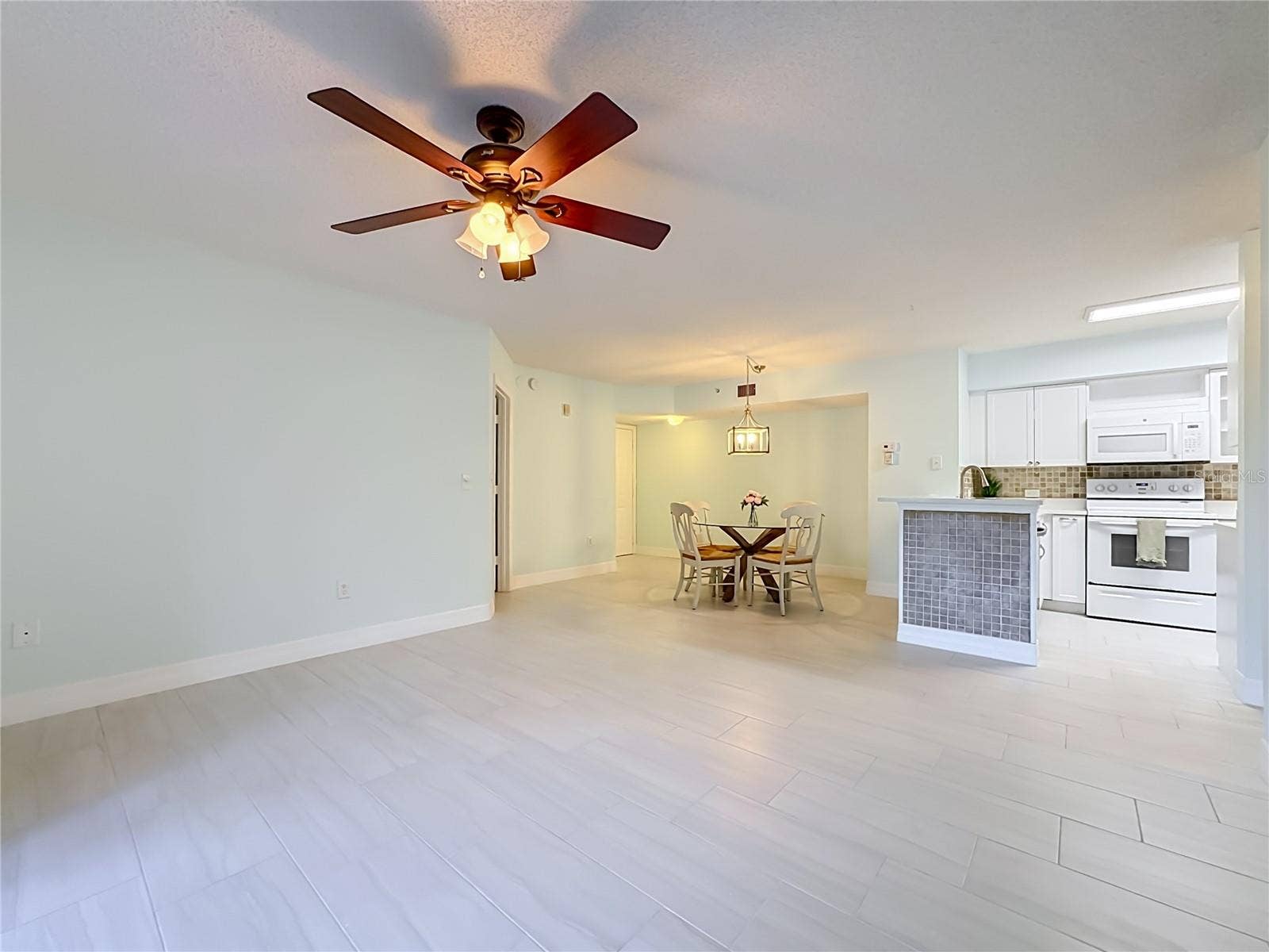 8880 COLONNADES COURT W, #413, Bonita Springs, FL 34135 Dining/Great Room