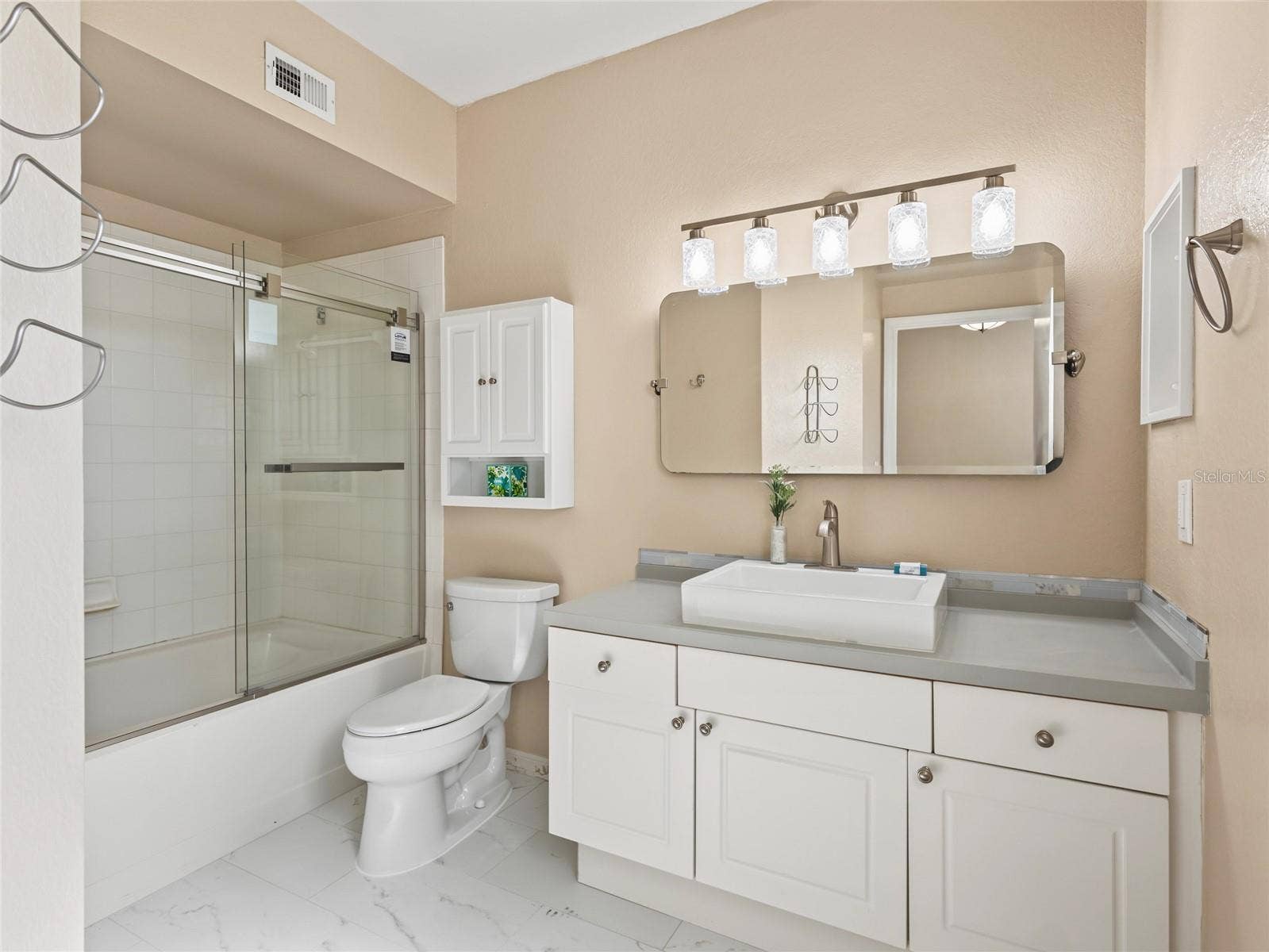 5180 NORTHRIDGE ROAD, #106, Sarasota, FL 34238 Primary Bathroom