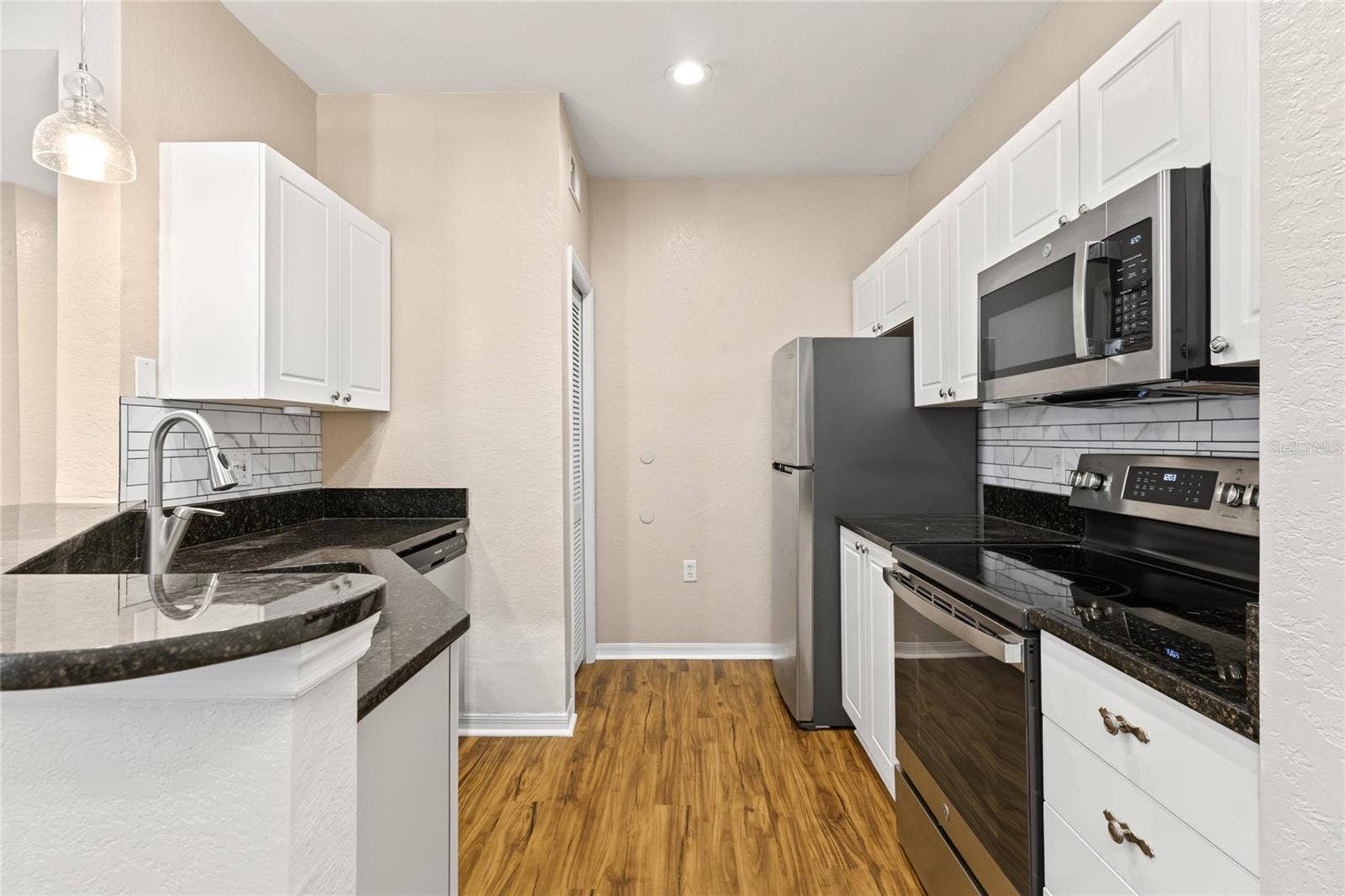 5180 NORTHRIDGE ROAD, #106, Sarasota, FL 34238 Kitchen