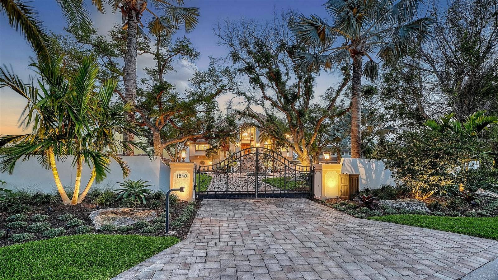 1240 HILLVIEW DRIVE, Sarasota, FL 34239 1240 HILLVIEW DRIVE, Sarasota, FL 34239