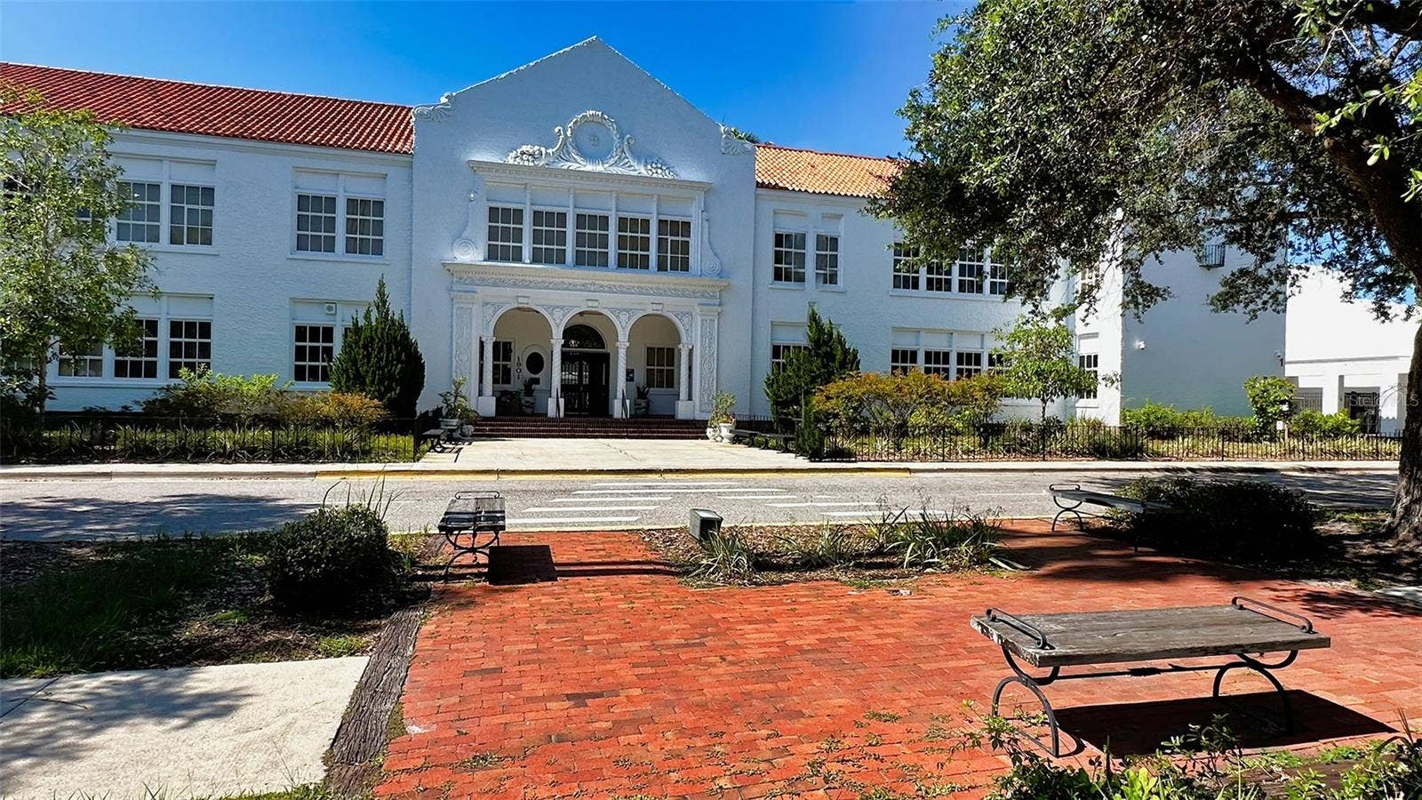 1240 HILLVIEW DRIVE, Sarasota, FL 34239 1240 HILLVIEW DRIVE, Sarasota, FL 34239