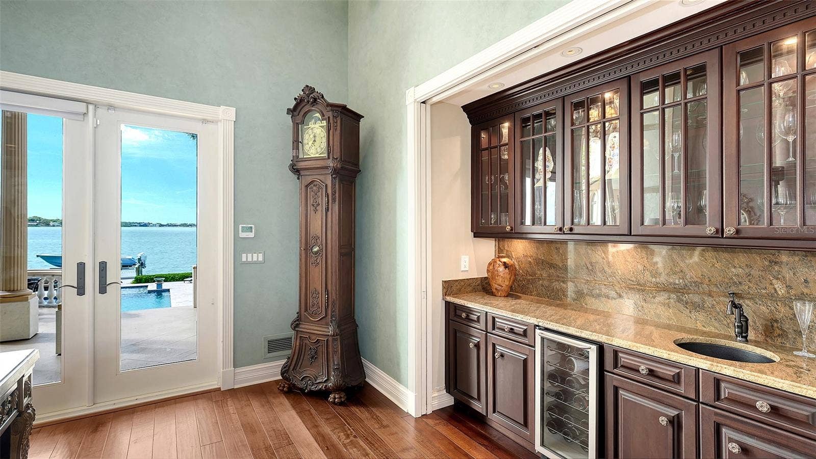 1240 HILLVIEW DRIVE, Sarasota, FL 34239 1240 HILLVIEW DRIVE, Sarasota, FL 34239