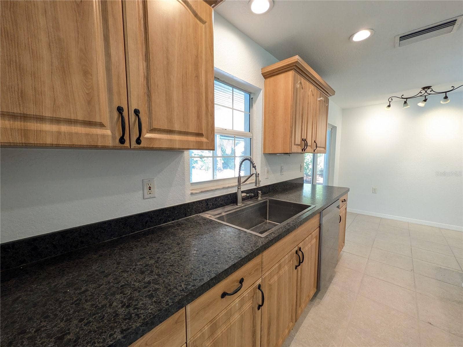 1133 RUSSELL AVENUE, Sarasota, FL 34232 1133 RUSSELL AVENUE, Sarasota, FL 34232