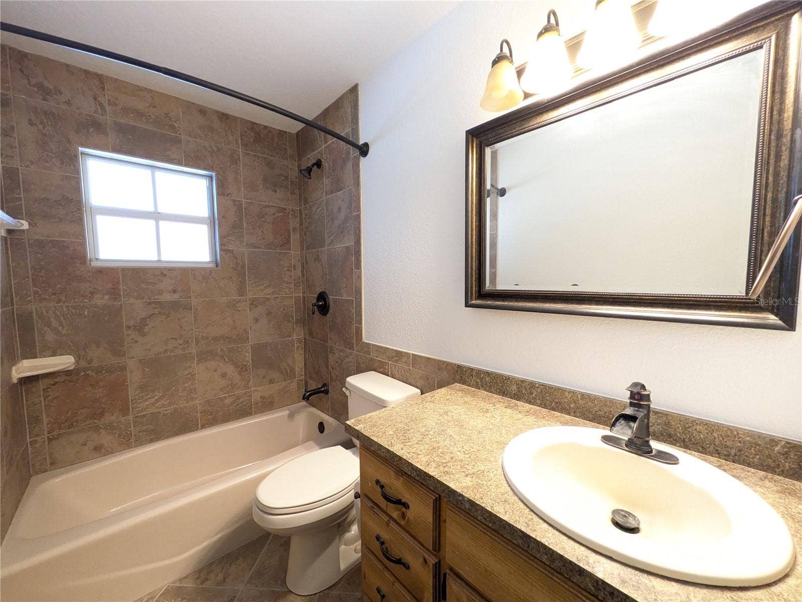 1133 RUSSELL AVENUE, Sarasota, FL 34232 1133 RUSSELL AVENUE, Sarasota, FL 34232
