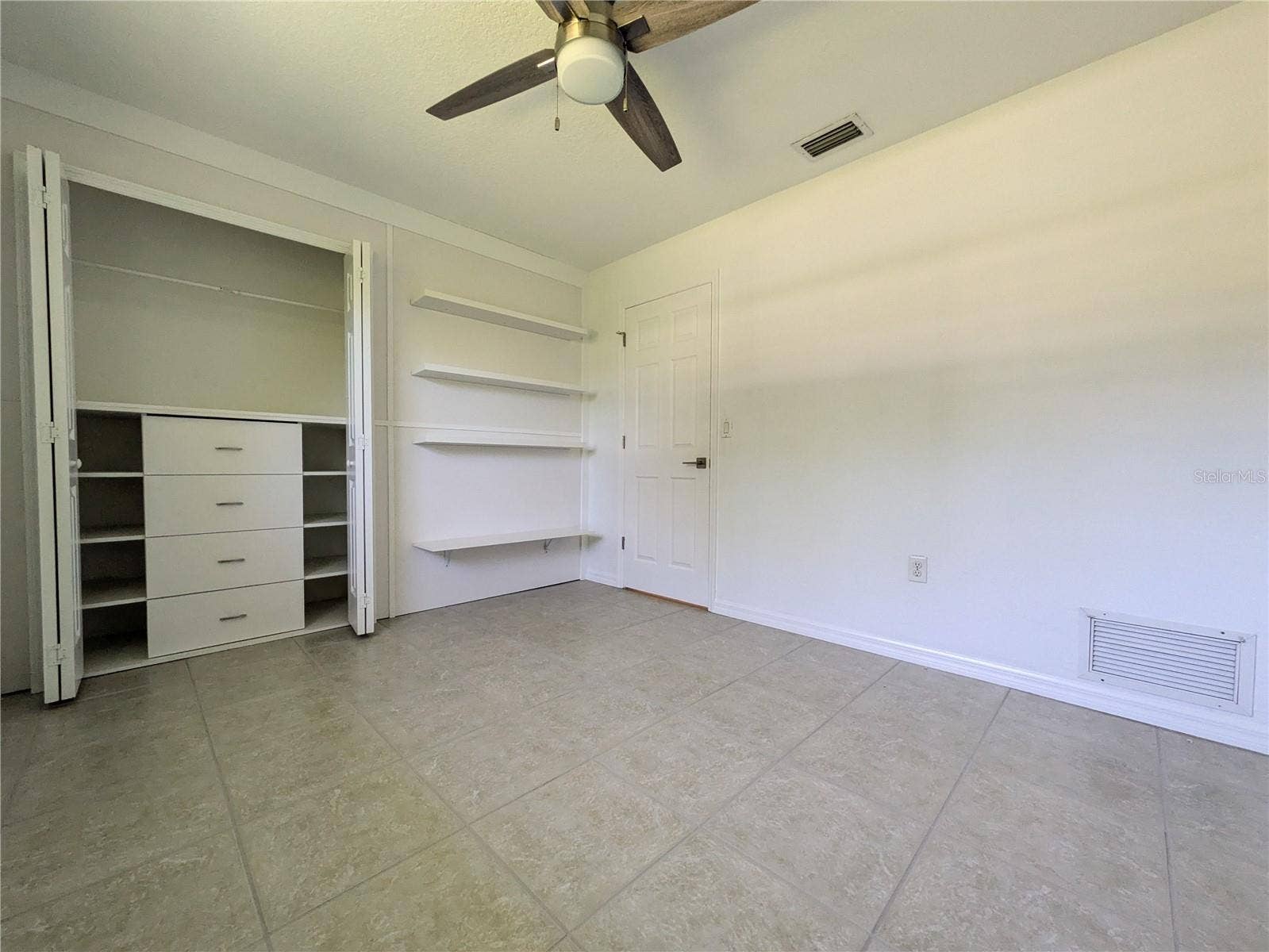 1133 RUSSELL AVENUE, Sarasota, FL 34232 1133 RUSSELL AVENUE, Sarasota, FL 34232