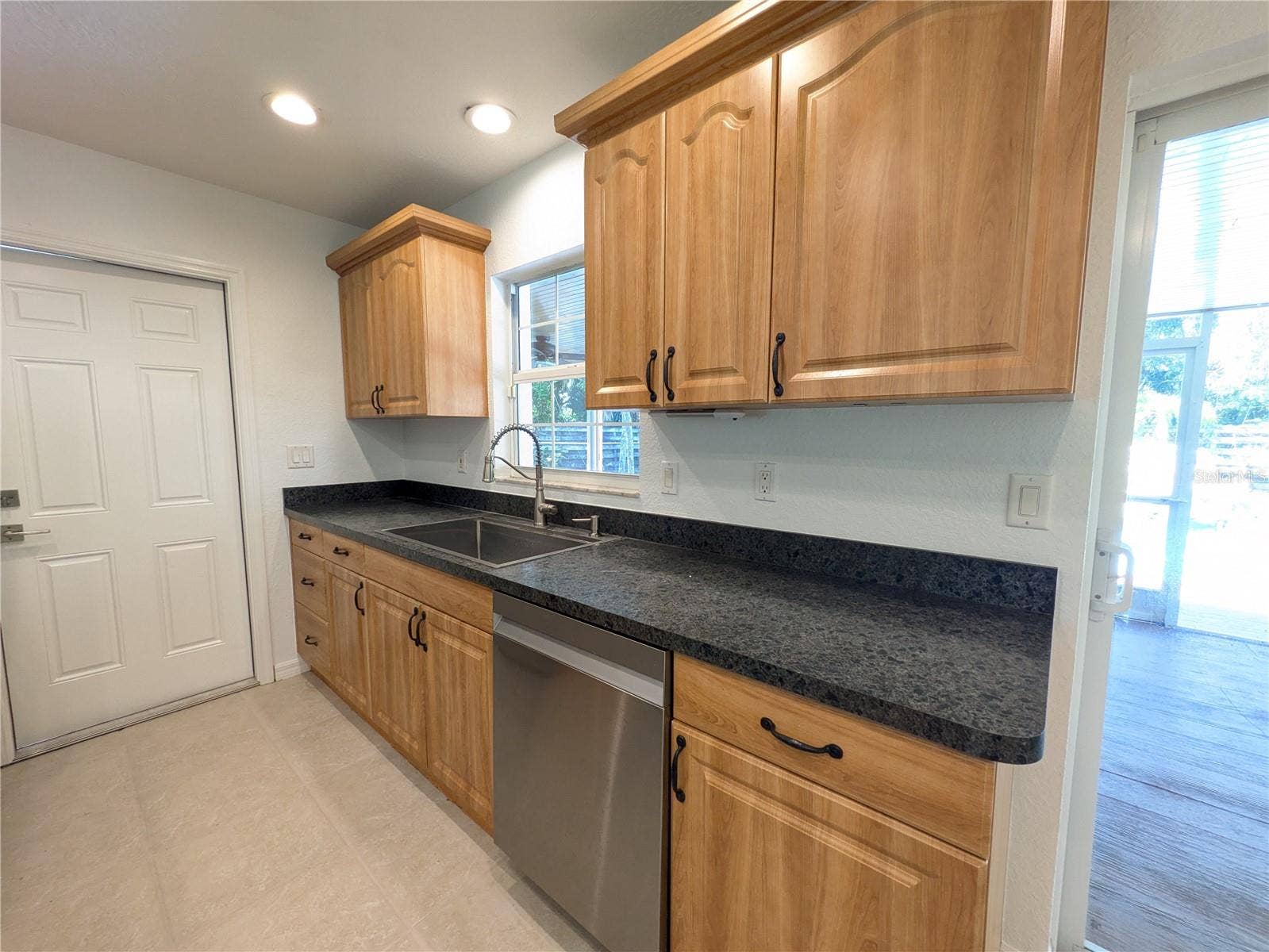 1133 RUSSELL AVENUE, Sarasota, FL 34232 1133 RUSSELL AVENUE, Sarasota, FL 34232