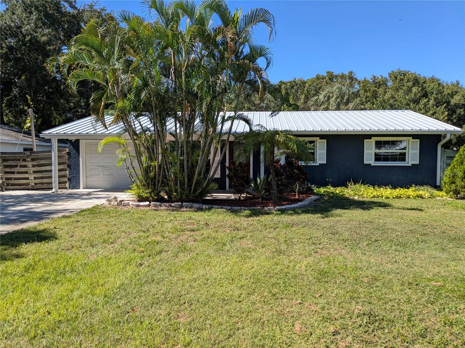 1133 RUSSELL AVENUE, Sarasota, FL 34232 1133 RUSSELL AVENUE, Sarasota, FL 34232