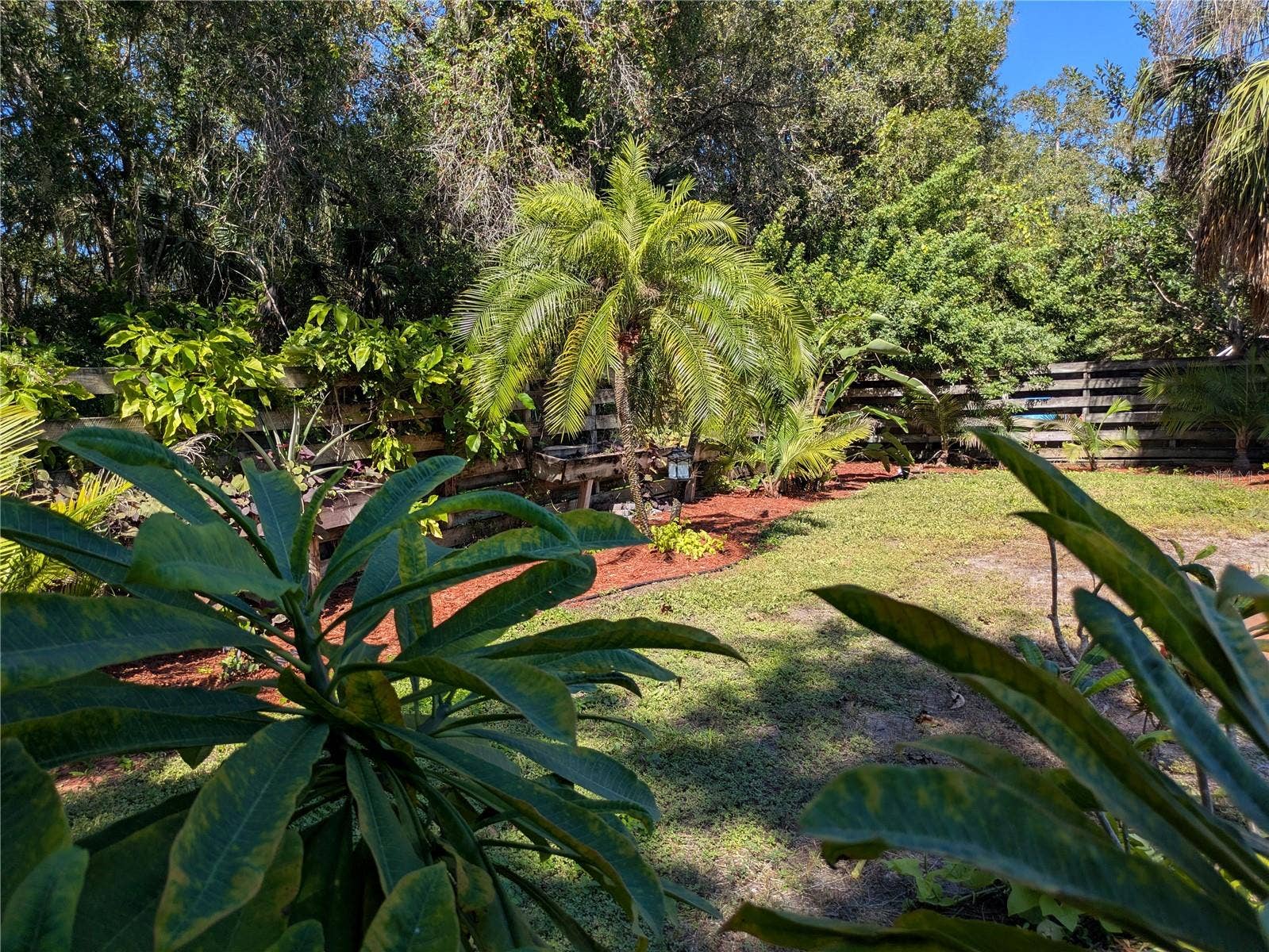 1133 RUSSELL AVENUE, Sarasota, FL 34232 1133 RUSSELL AVENUE, Sarasota, FL 34232
