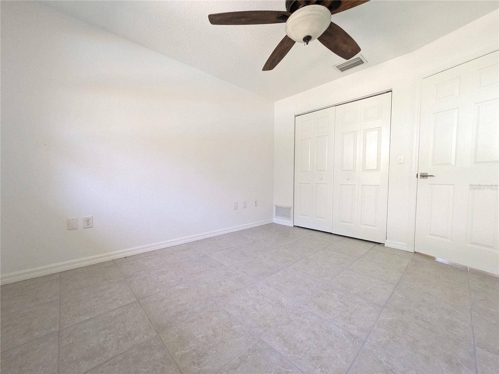 1133 RUSSELL AVENUE, Sarasota, FL 34232 1133 RUSSELL AVENUE, Sarasota, FL 34232