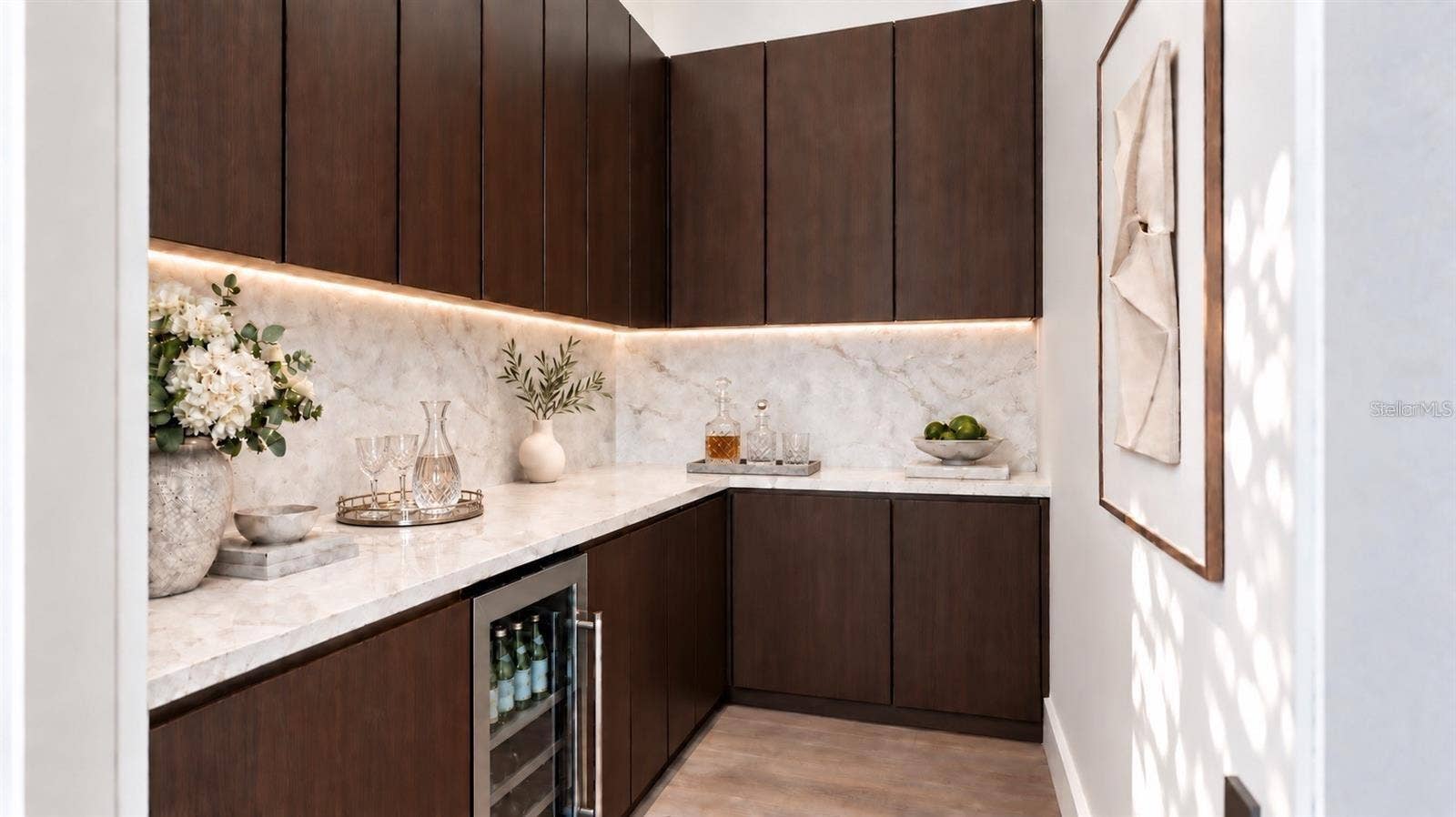 838 NORSOTA WAY, Sarasota, FL 34242 Butlers pantry, with virtual staging.