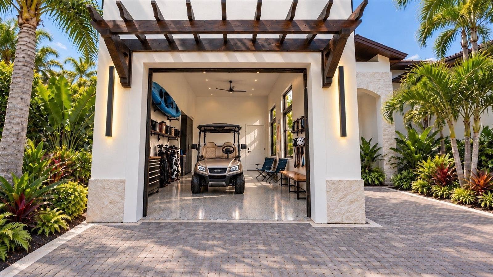 838 NORSOTA WAY, Sarasota, FL 34242 Garage, with virtual staging.
