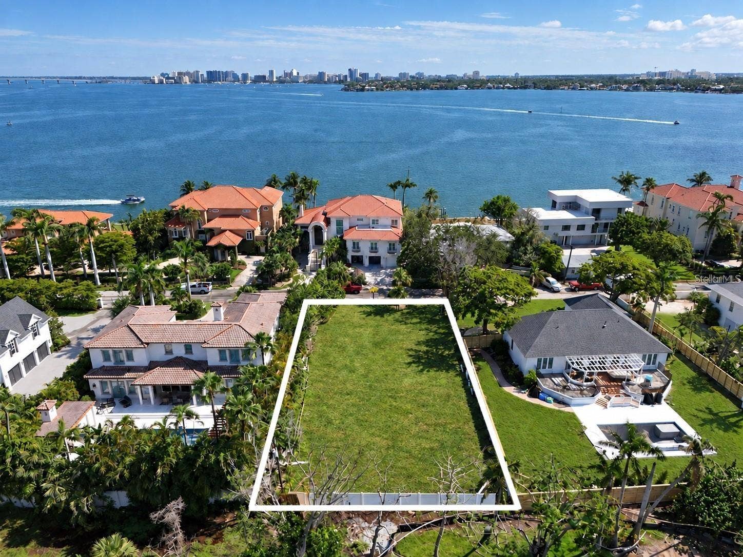 838 NORSOTA WAY, Sarasota, FL 34242 Premium waterfront neighborhood.