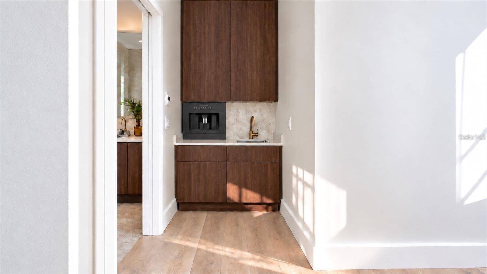 838 NORSOTA WAY, Sarasota, FL 34242 Wet bar for the primary bedroom, with virtual staging.