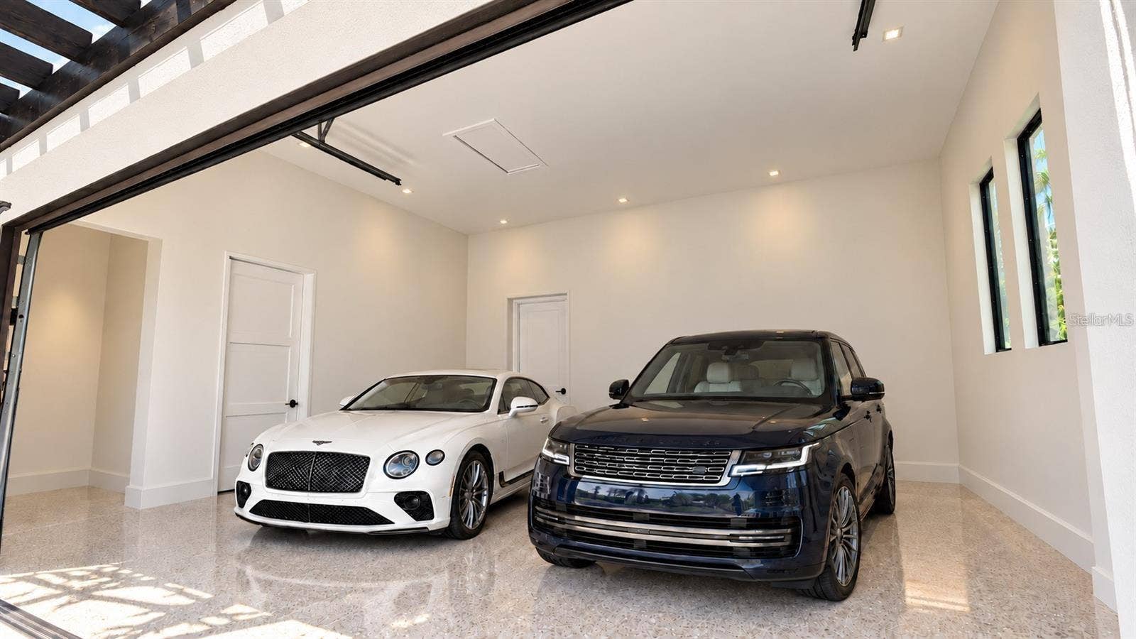 838 NORSOTA WAY, Sarasota, FL 34242 Garage, with virtual staging.