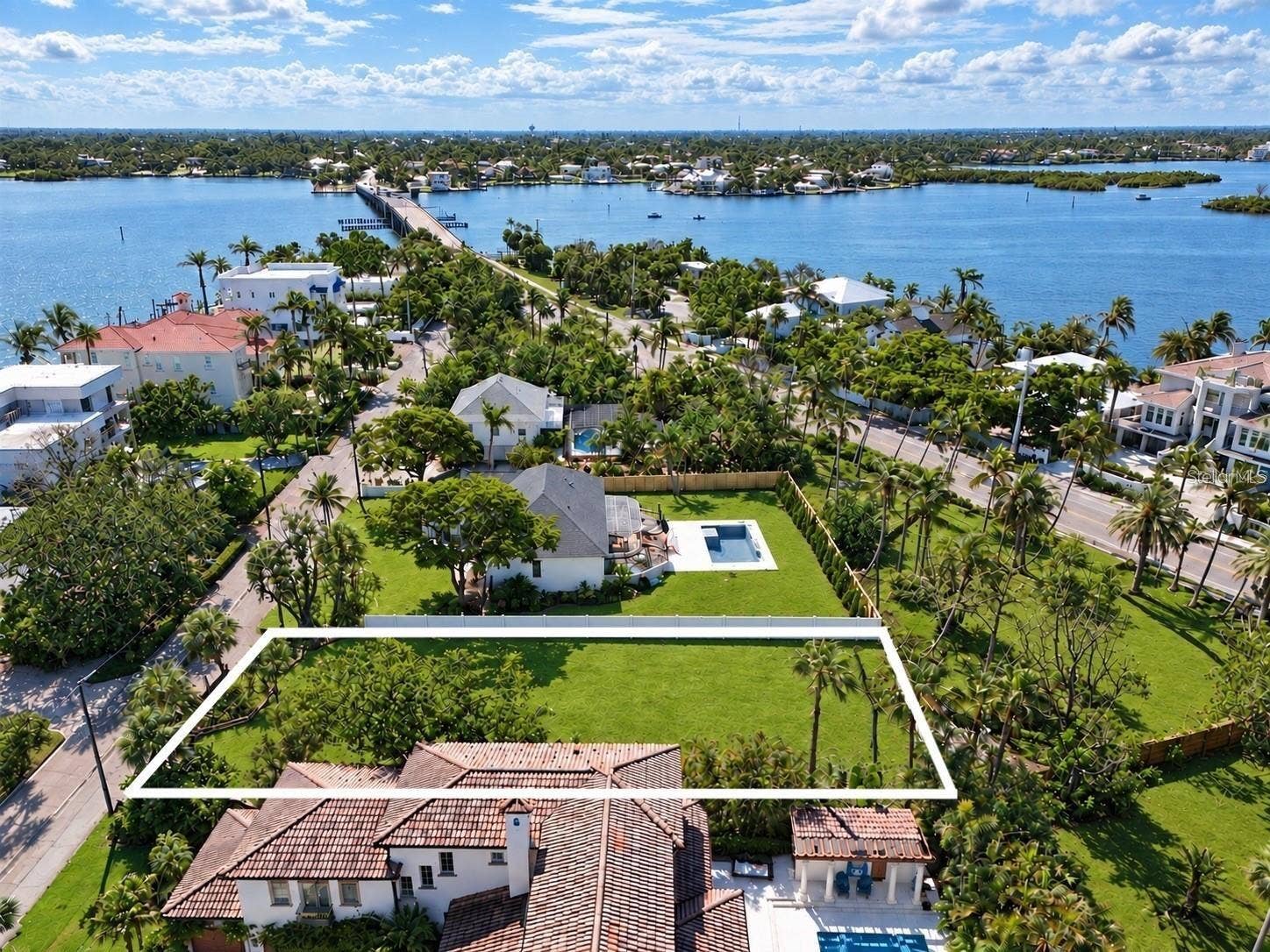 838 NORSOTA WAY, Sarasota, FL 34242 First neighborhood after the North Siesta Key bridge.