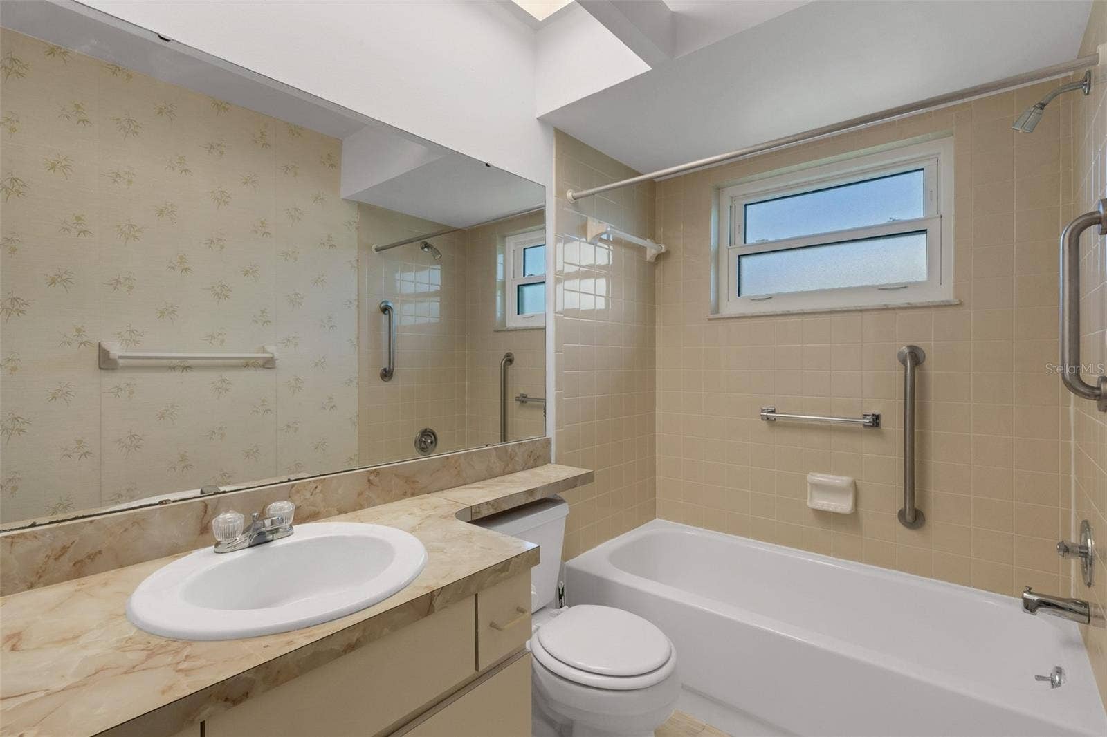 1311 BOTTLEBRUSH DRIVE, Bradenton, FL 34208 Guest Bathroom.