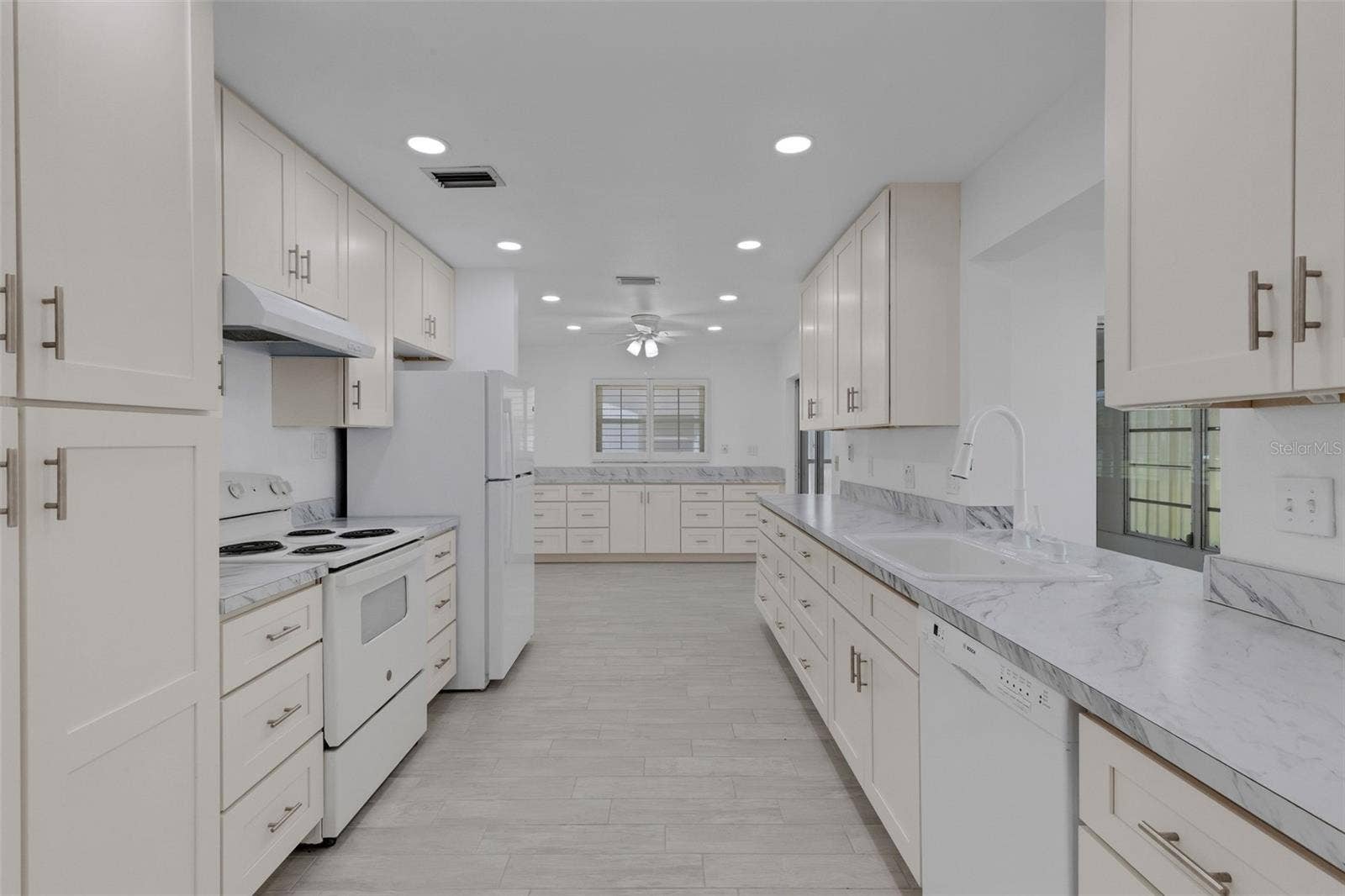 1311 BOTTLEBRUSH DRIVE, Bradenton, FL 34208 Kitchen
