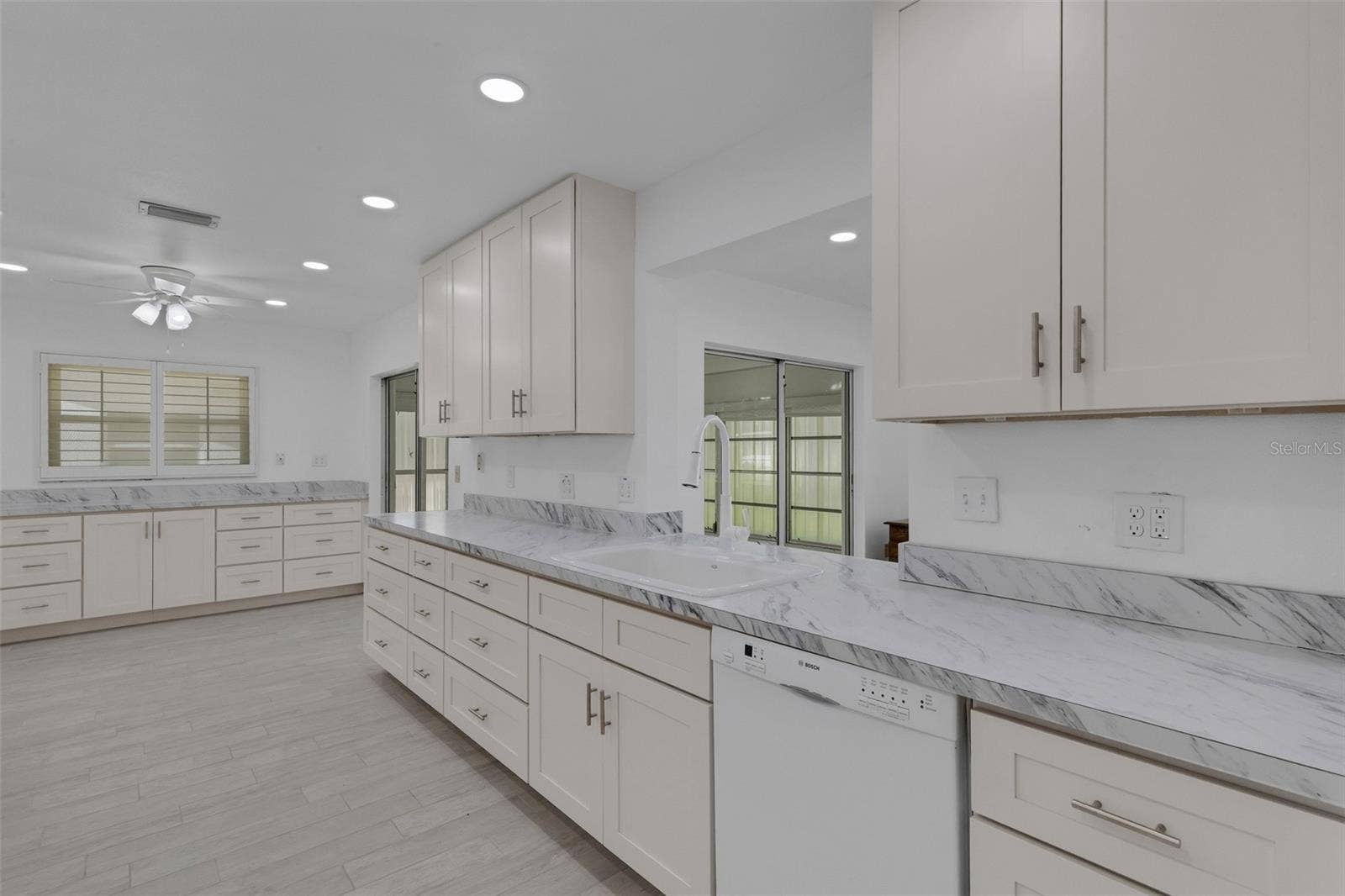 1311 BOTTLEBRUSH DRIVE, Bradenton, FL 34208 1311 BOTTLEBRUSH DRIVE, Bradenton, FL 34208