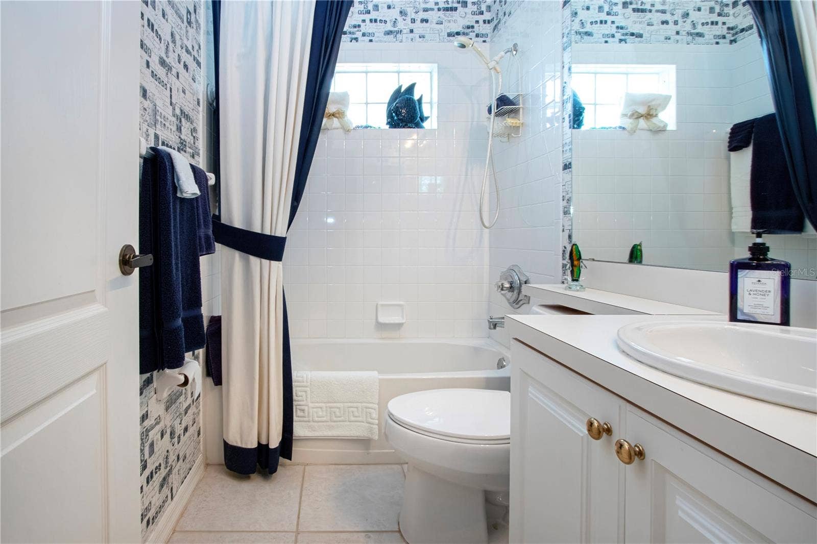 4937 CHASE OAKS DRIVE, Sarasota, FL 34241 Guest bath