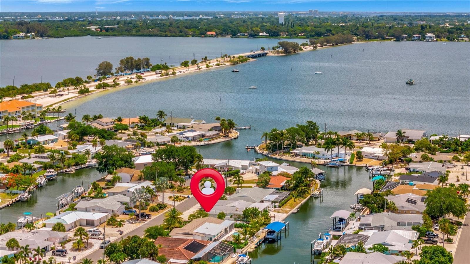 10115 KINGFISHER ROAD E, Bradenton, FL 34209 Canal access to Palma Sola Bay, the Intracoastal Waterway, Longboat Pass, and beyond.