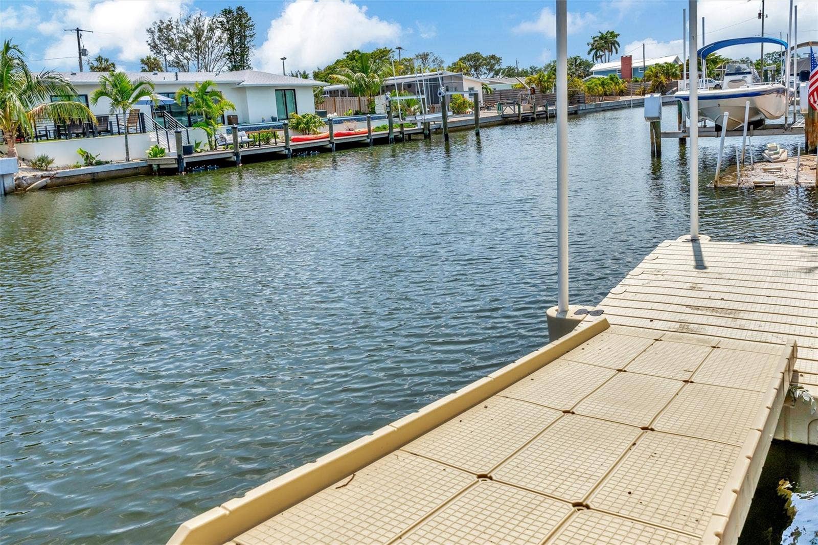 10115 KINGFISHER ROAD E, Bradenton, FL 34209 Floating kayak/paddleboard dock