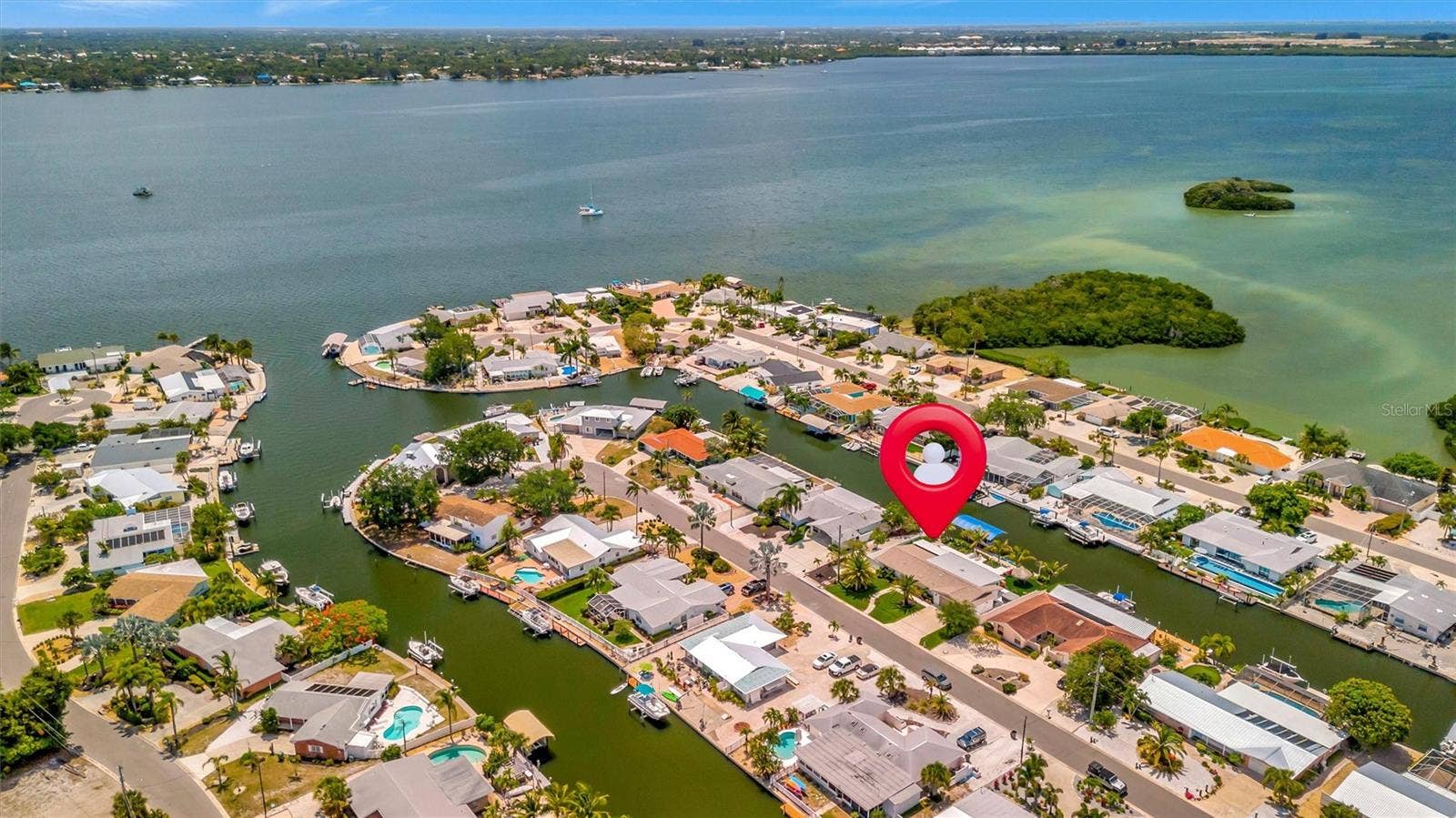 10115 KINGFISHER ROAD E, Bradenton, FL 34209 Waterfront living in desirable Flamingo Cay, Northwest Bradenton.