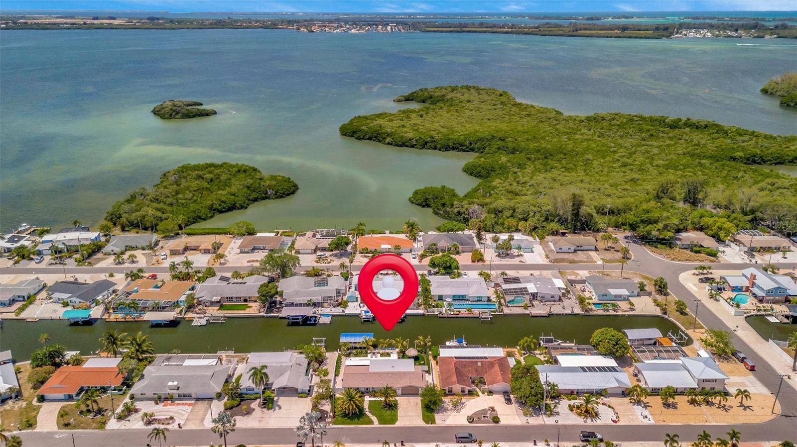 10115 KINGFISHER ROAD E, Bradenton, FL 34209 Near Palma Sola Causeway Park, with convenient access to Bradenton and Sarasota shopping, dining, and amenities.