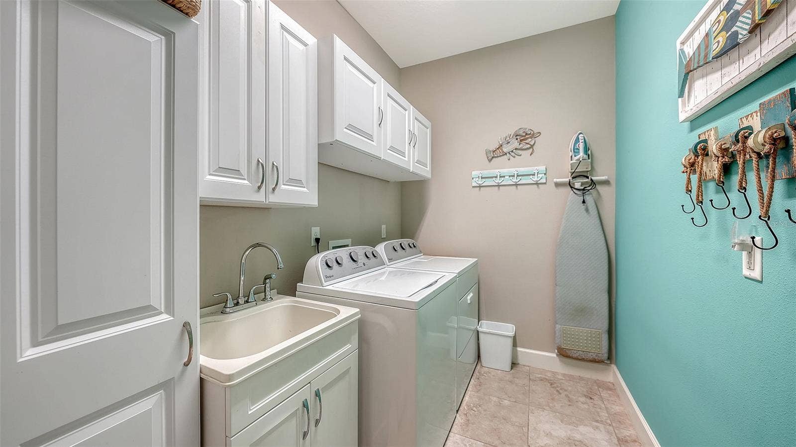 5572 SENTIERO DRIVE, Nokomis, FL 34275 5572 SENTIERO DRIVE, Nokomis, FL 34275